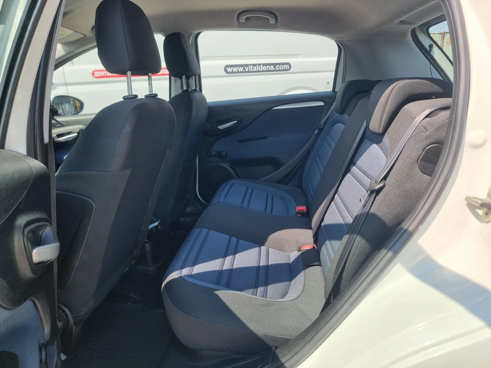 Fiat Punto 1.4i EVO CNG - изображение 6