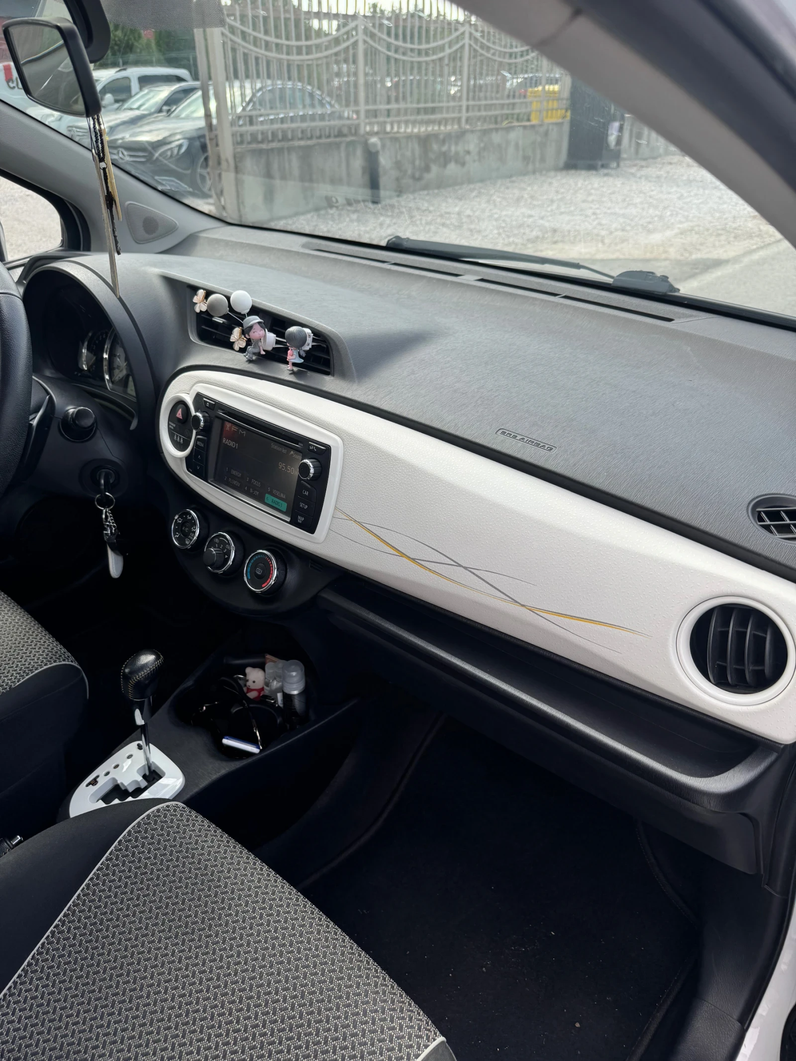 Toyota Yaris 1.33 АВТОМАТИК, снимка 11 - Автомобили и джипове - 54509059