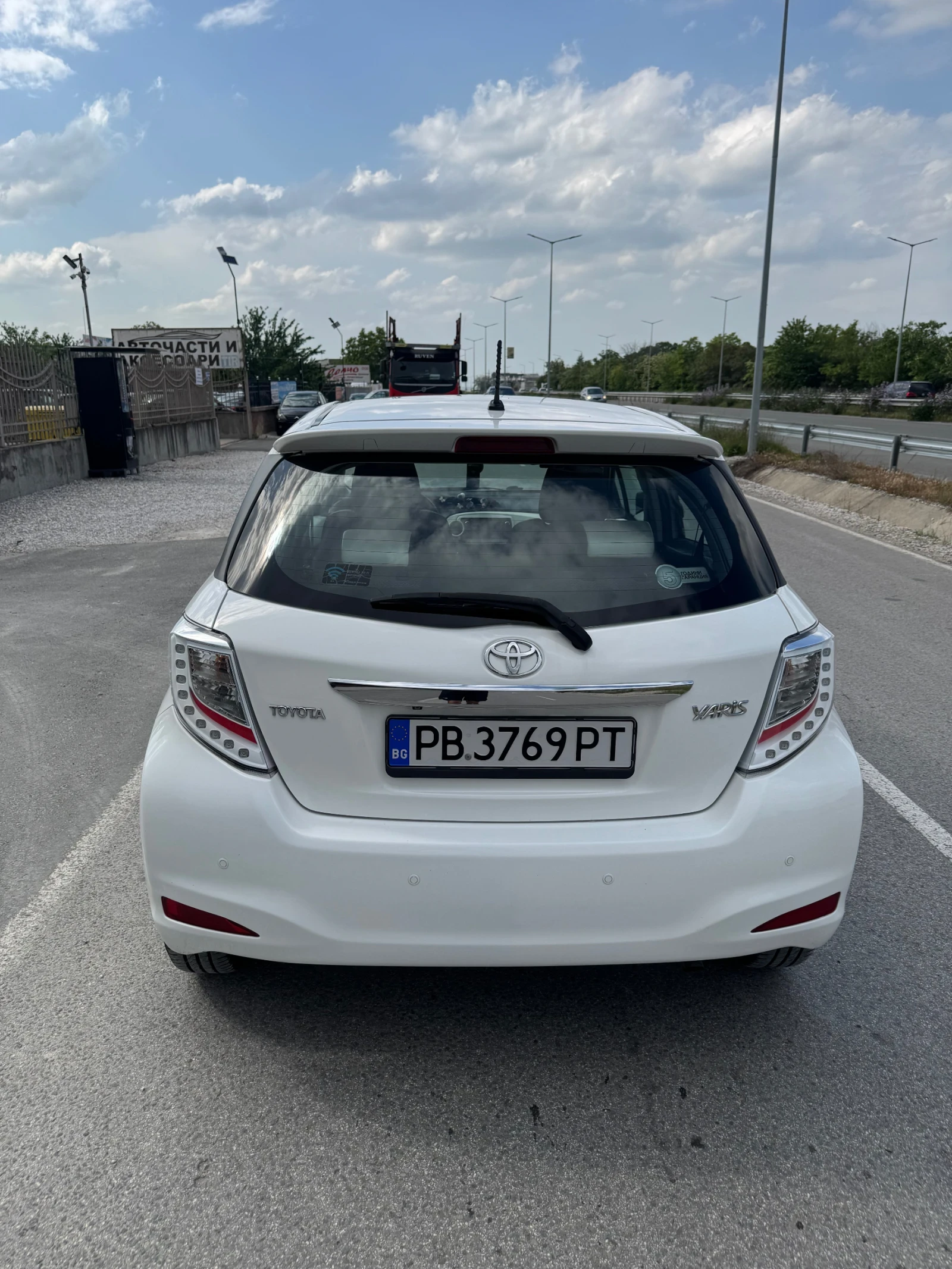 Toyota Yaris 1.33 АВТОМАТИК, снимка 5 - Автомобили и джипове - 54509059