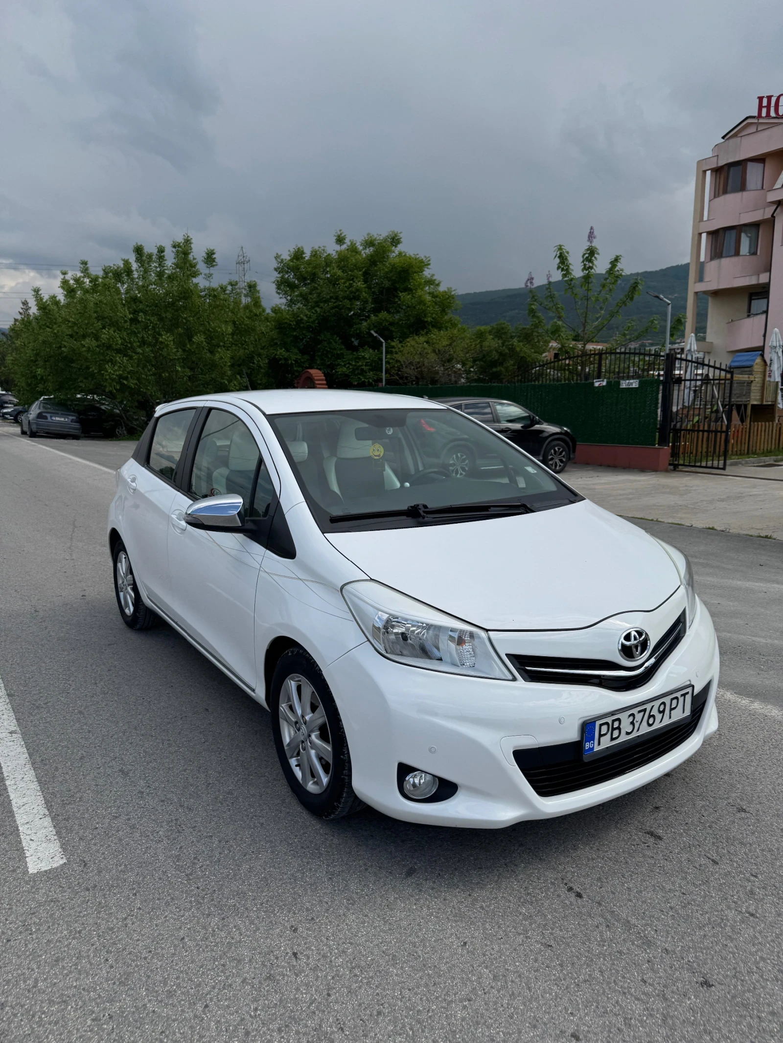 Toyota Yaris 1.33 АВТОМАТИК, снимка 3 - Автомобили и джипове - 54509059