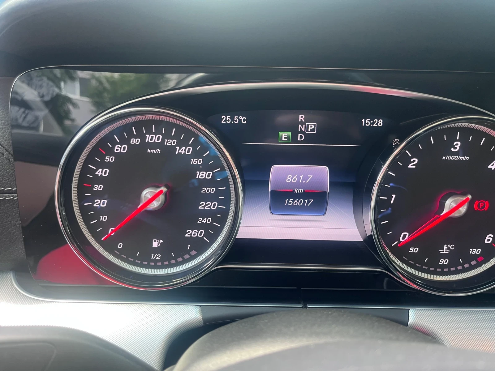 Mercedes-Benz E 220, снимка 4 - Автомобили и джипове - 54596597