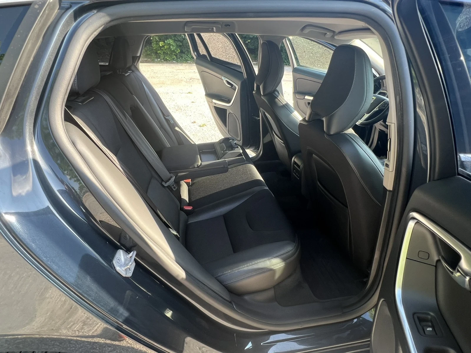 Volvo V60 MOMENTUM 2.0, 191к.с.AUTOMAT, снимка 9 - Автомобили и джипове - 54898203