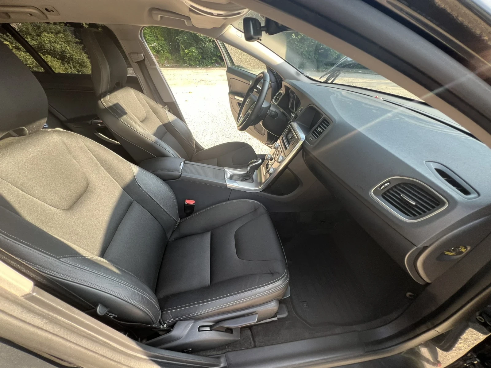 Volvo V60 MOMENTUM 2.0, 191к.с.AUTOMAT, снимка 14 - Автомобили и джипове - 54898203