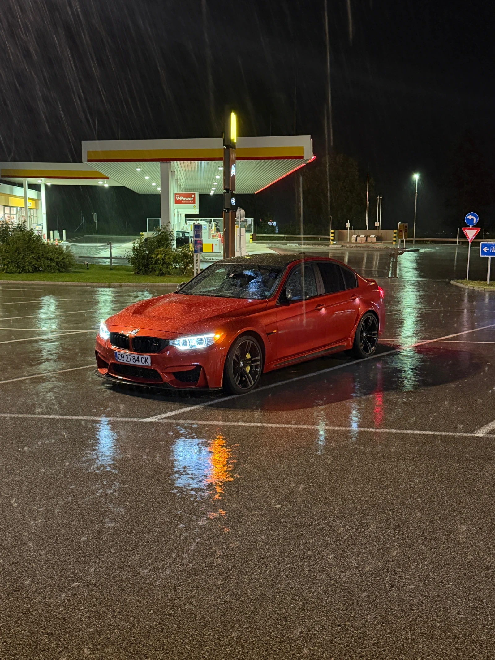 BMW M3 Akrapovic, снимка 2 - Автомобили и джипове - 55422210