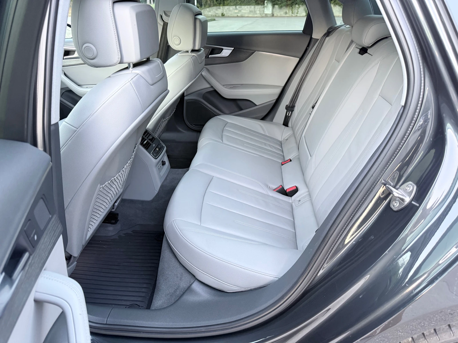 Audi A4 2.0TFSI* S-Line* quattro* Full-Led* Digital-Cocpit, снимка 8 - Автомобили и джипове - 55829807
