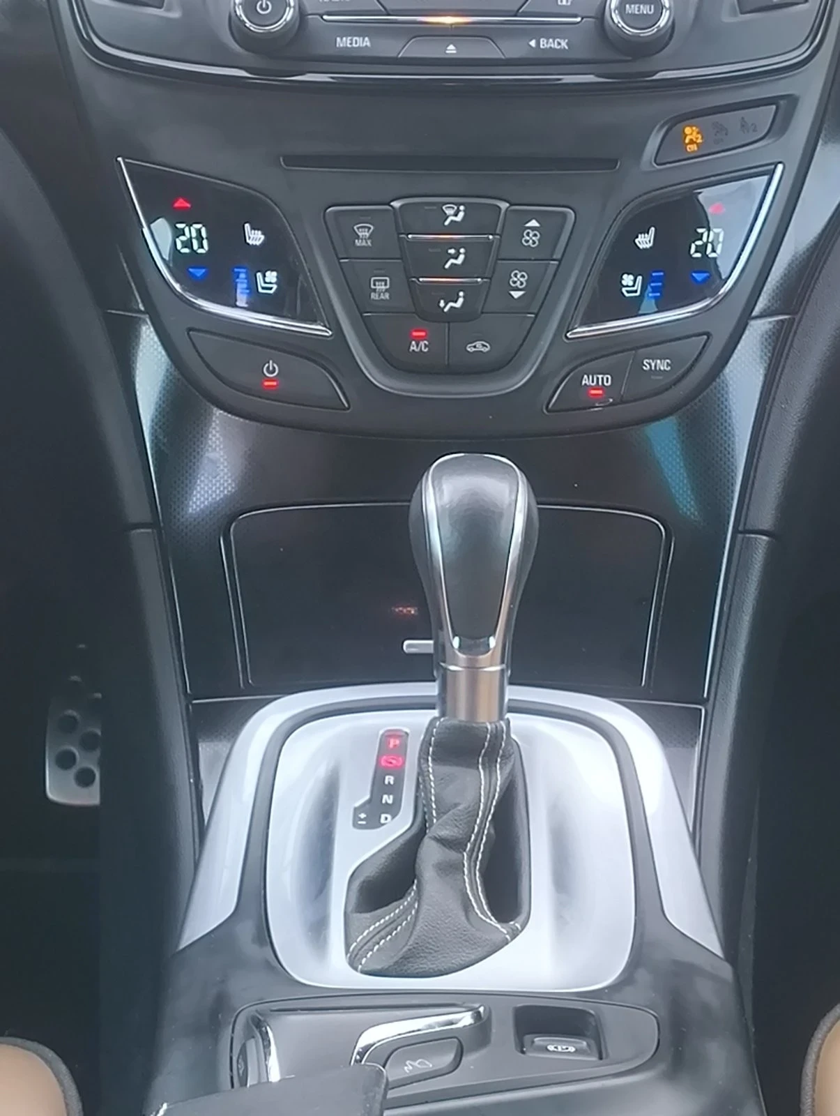 Opel Insignia, снимка 6 - Автомобили и джипове - 56150342