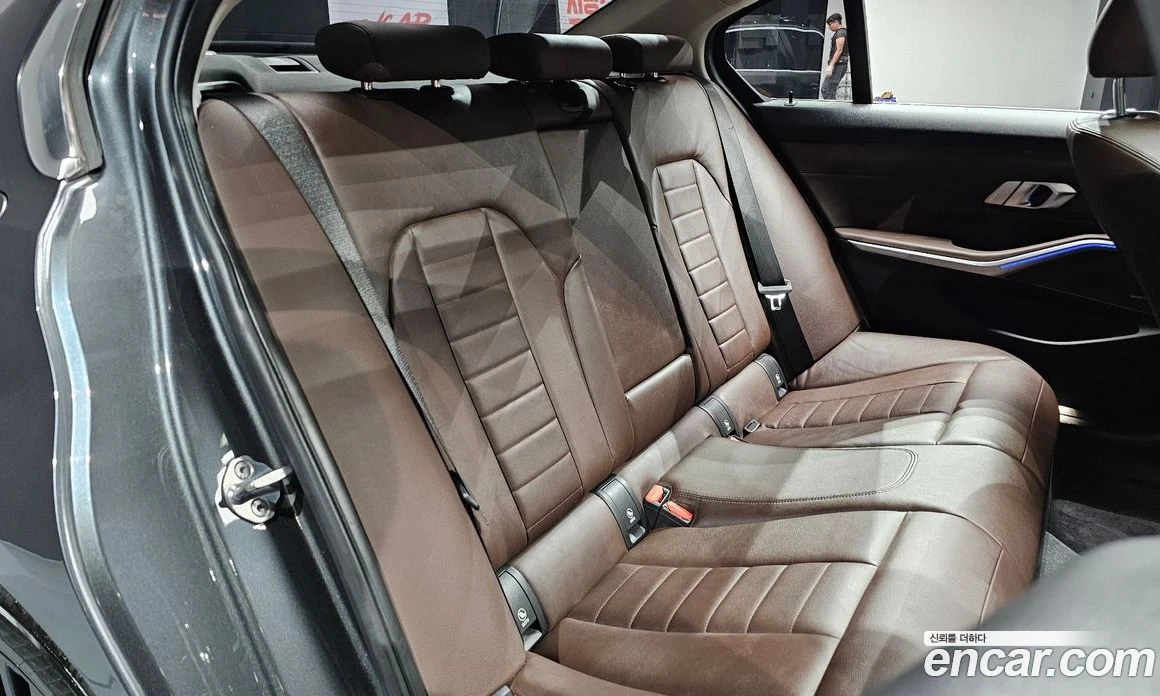 BMW 320 320d Luxury, снимка 16 - Автомобили и джипове - 56151762