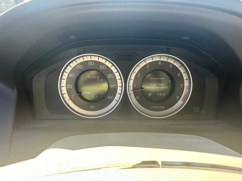 Volvo XC60 R Design, снимка 10 - Автомобили и джипове - 51950286