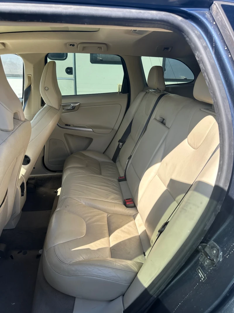 Volvo XC60 R Design, снимка 8 - Автомобили и джипове - 51950286