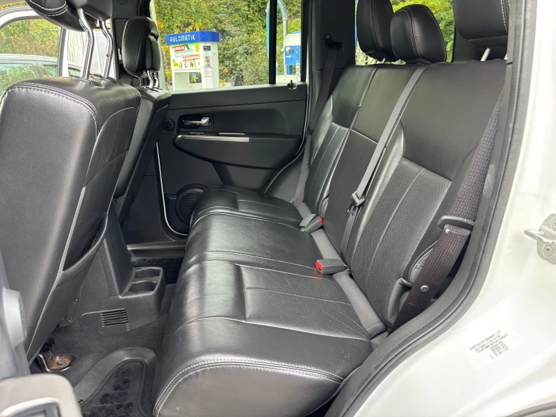 Jeep Cherokee  (KK) 2.8 CRD 4x4 (147 kw / 200 k.c), снимка 10 - Автомобили и джипове - 52133806