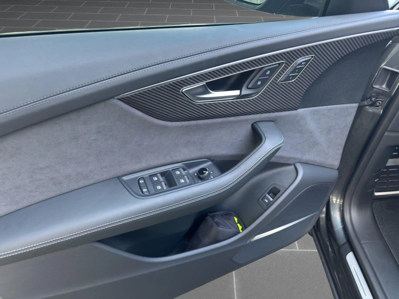 Audi RSQ8 FACELIFT/CARBON/B&O/HEAD UP/360/MATRIX/23/, снимка 8 - Автомобили и джипове - 52340355