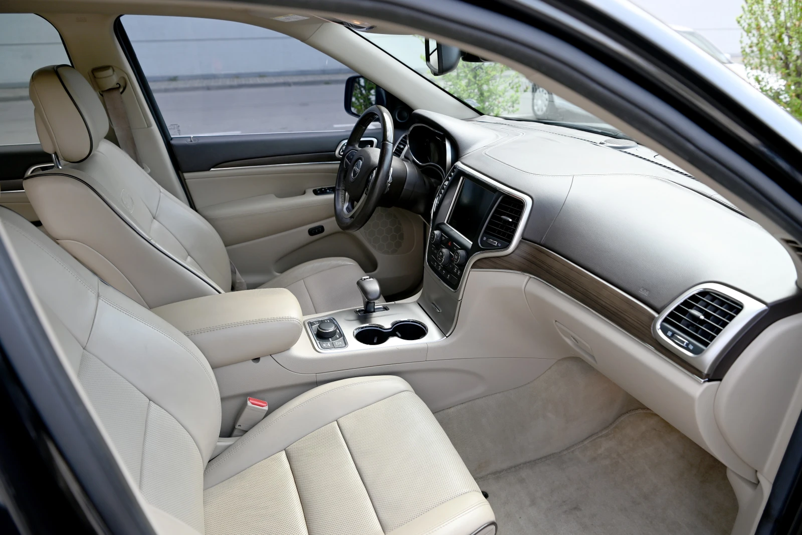 Jeep Grand cherokee Hemi 5.7 Overland  - изображение 9