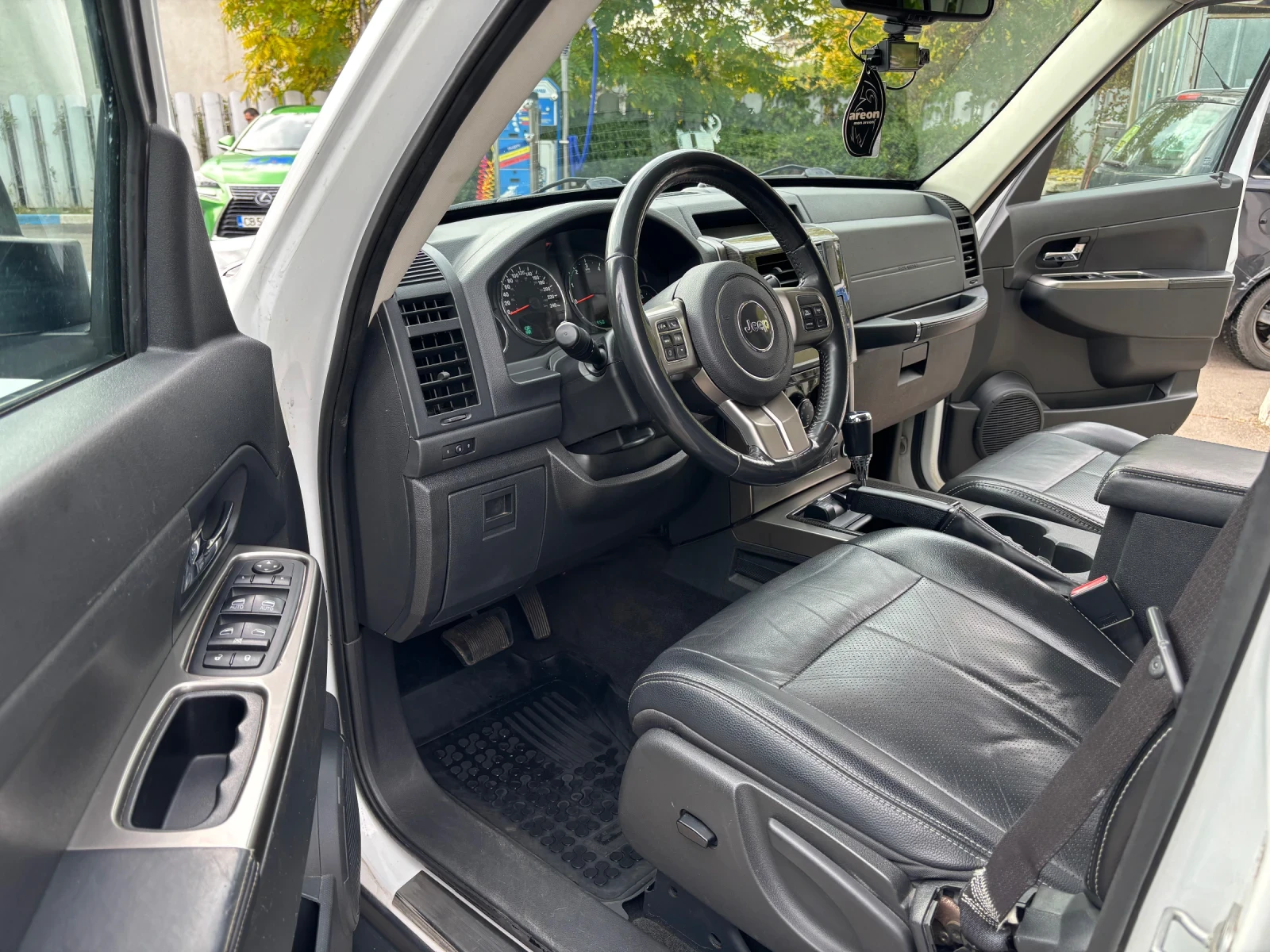 Jeep Cherokee  (KK) 2.8 CRD 4x4 (147 kw / 200 k.c) - изображение 9