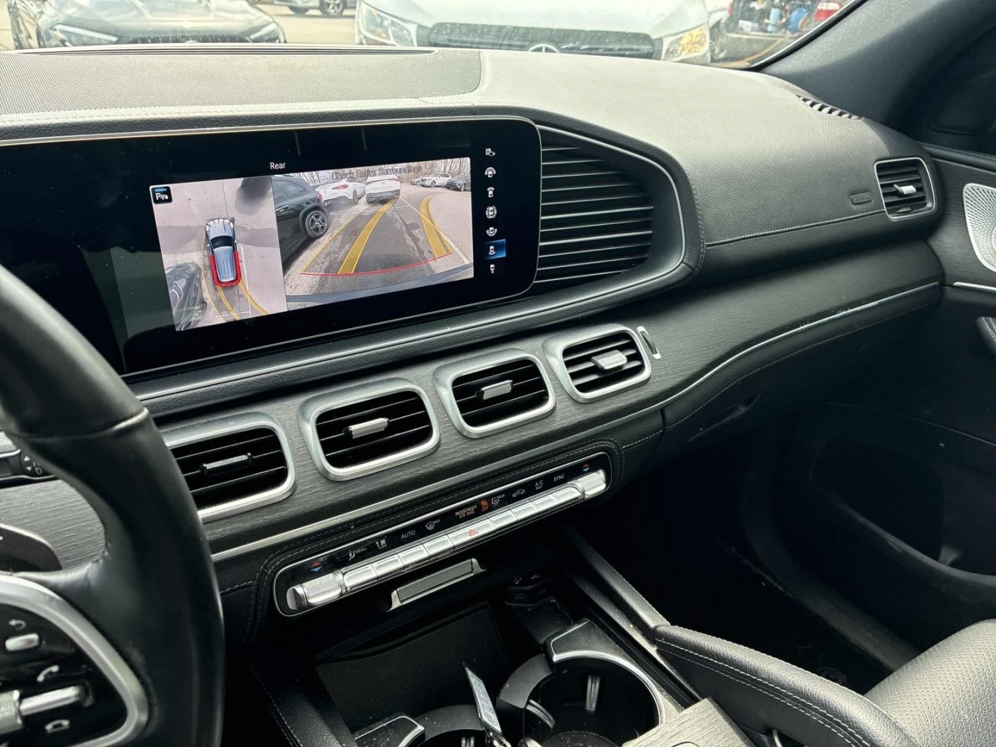 Mercedes-Benz GLE 350 Burmester* 360view* Подгрев* Pano* Обдухване* , снимка 9 - Автомобили и джипове - 54218912