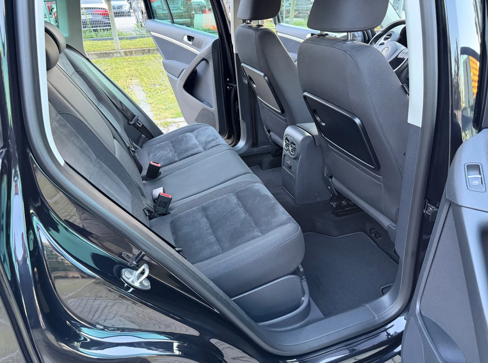 VW Tiguan 2.0 TSI 4 Motion  * Ръчни Скорости * 163629 км., снимка 13 - Автомобили и джипове - 54438147