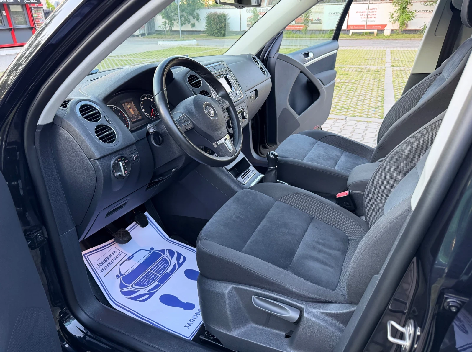 VW Tiguan 2.0 TSI 4 Motion  * Ръчни Скорости * 163629 км., снимка 10 - Автомобили и джипове - 54438147