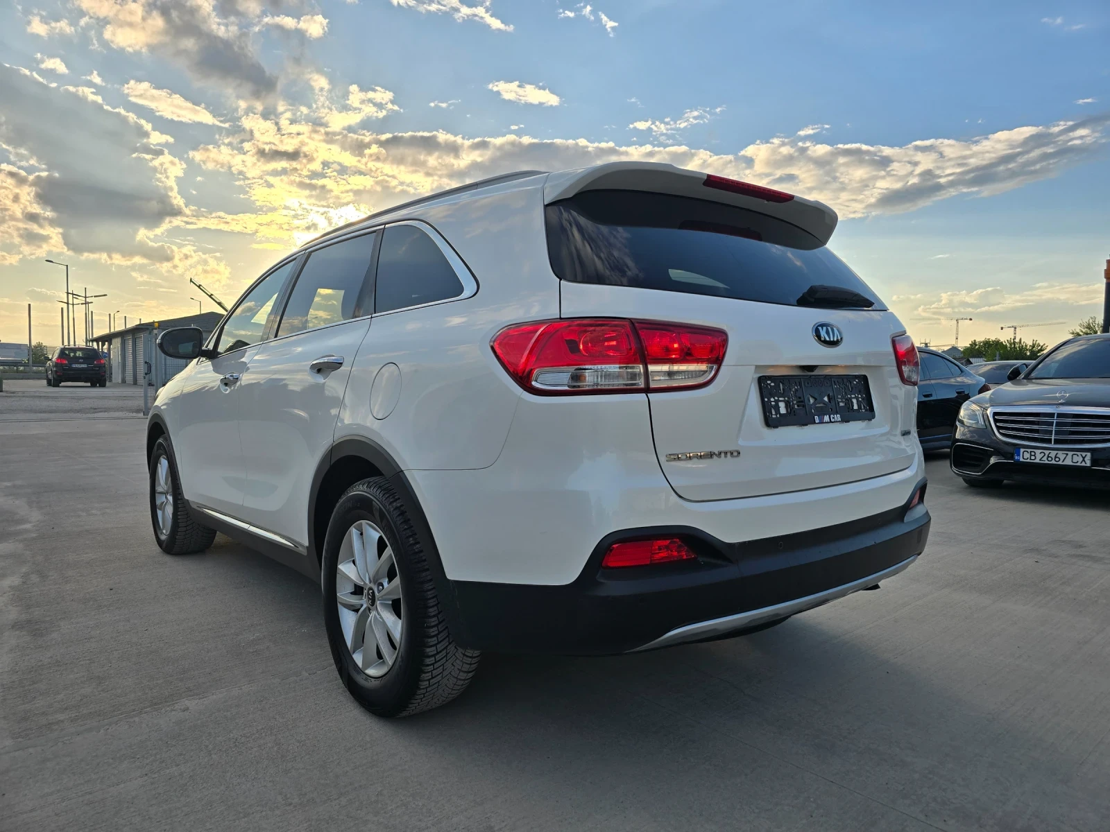 Kia Sorento 2.2 CRDI , PANO , 7 местна, снимка 5 - Автомобили и джипове - 54573417