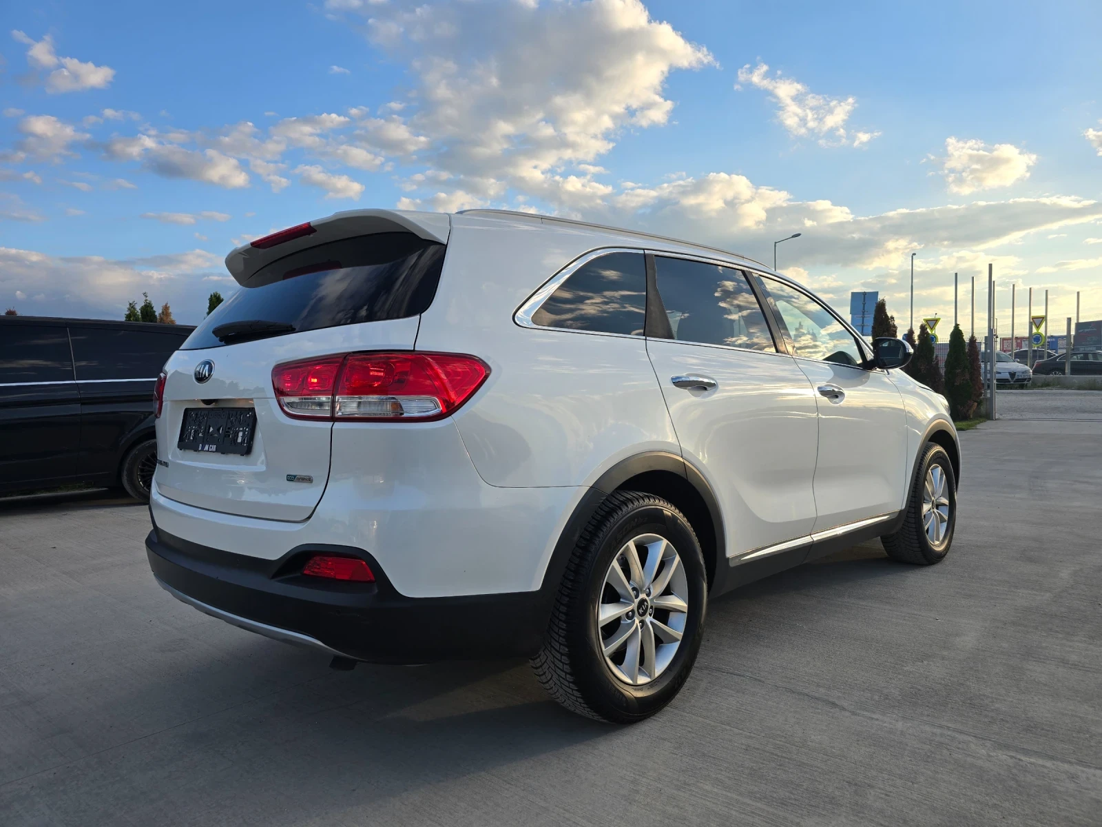 Kia Sorento 2.2 CRDI , PANO , 7 местна, снимка 7 - Автомобили и джипове - 54573417