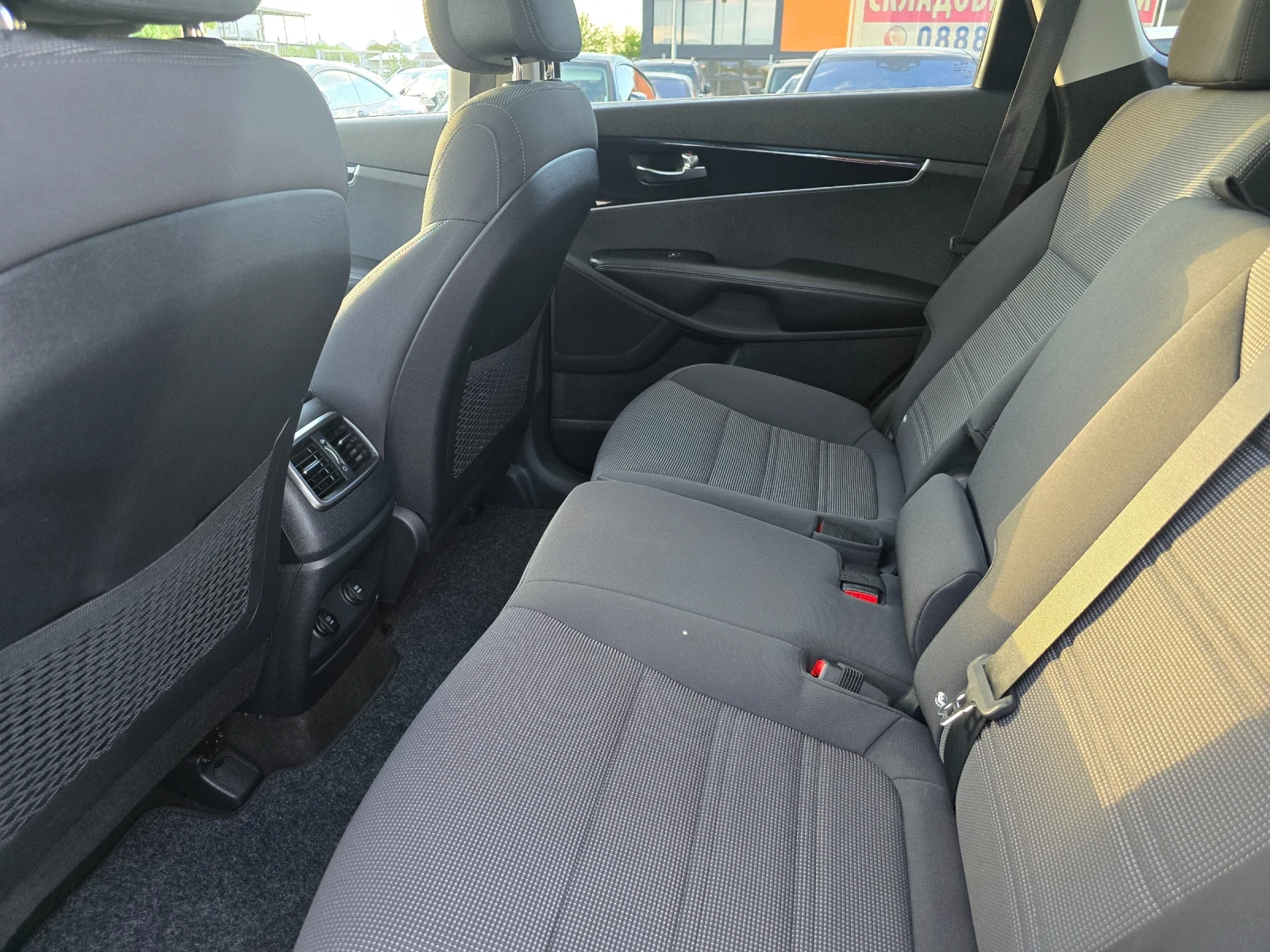 Kia Sorento 2.2 CRDI , PANO , 7 местна, снимка 15 - Автомобили и джипове - 54573417