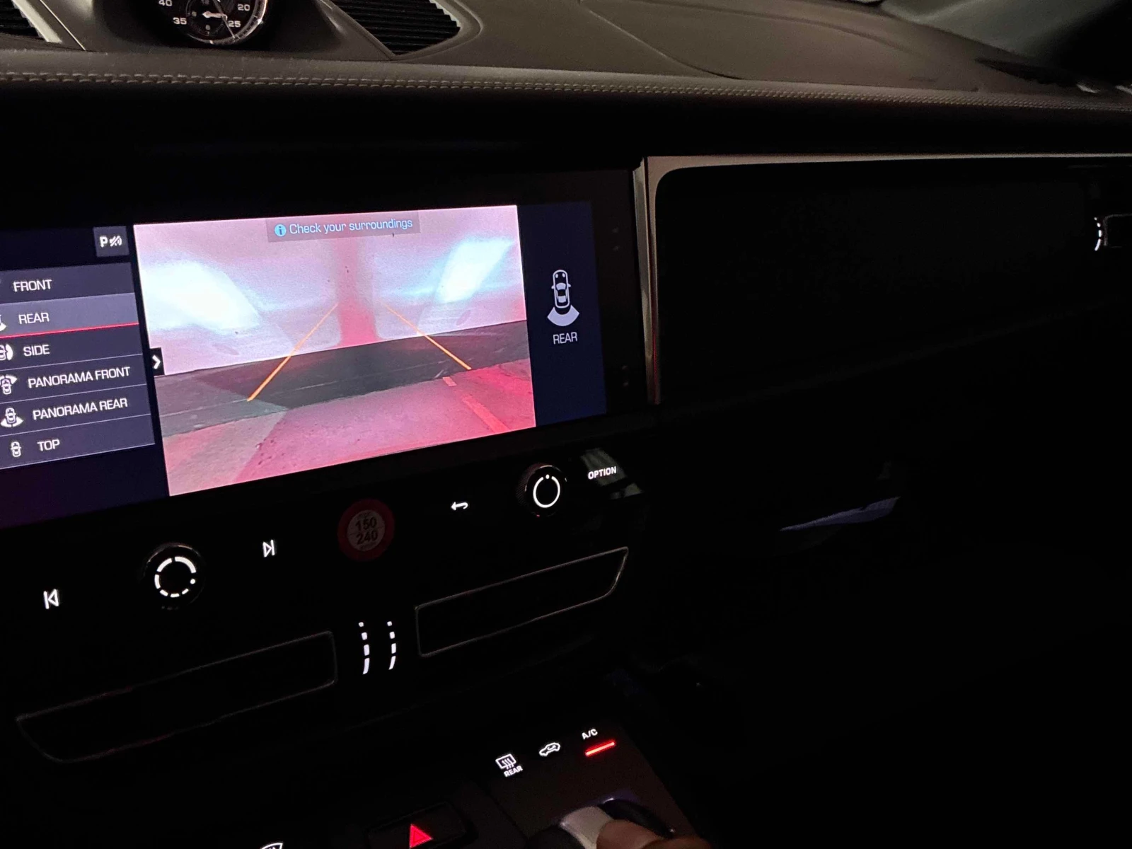 Porsche Macan  GTS / 360 / Dis / HUD / Matrix / Carfax , снимка 16 - Автомобили и джипове - 56093738