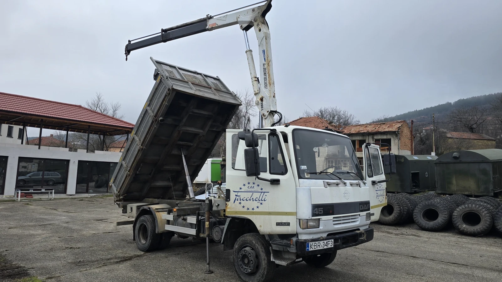 Daf 45.160 Тристранен самосвал с кран - изображение 2