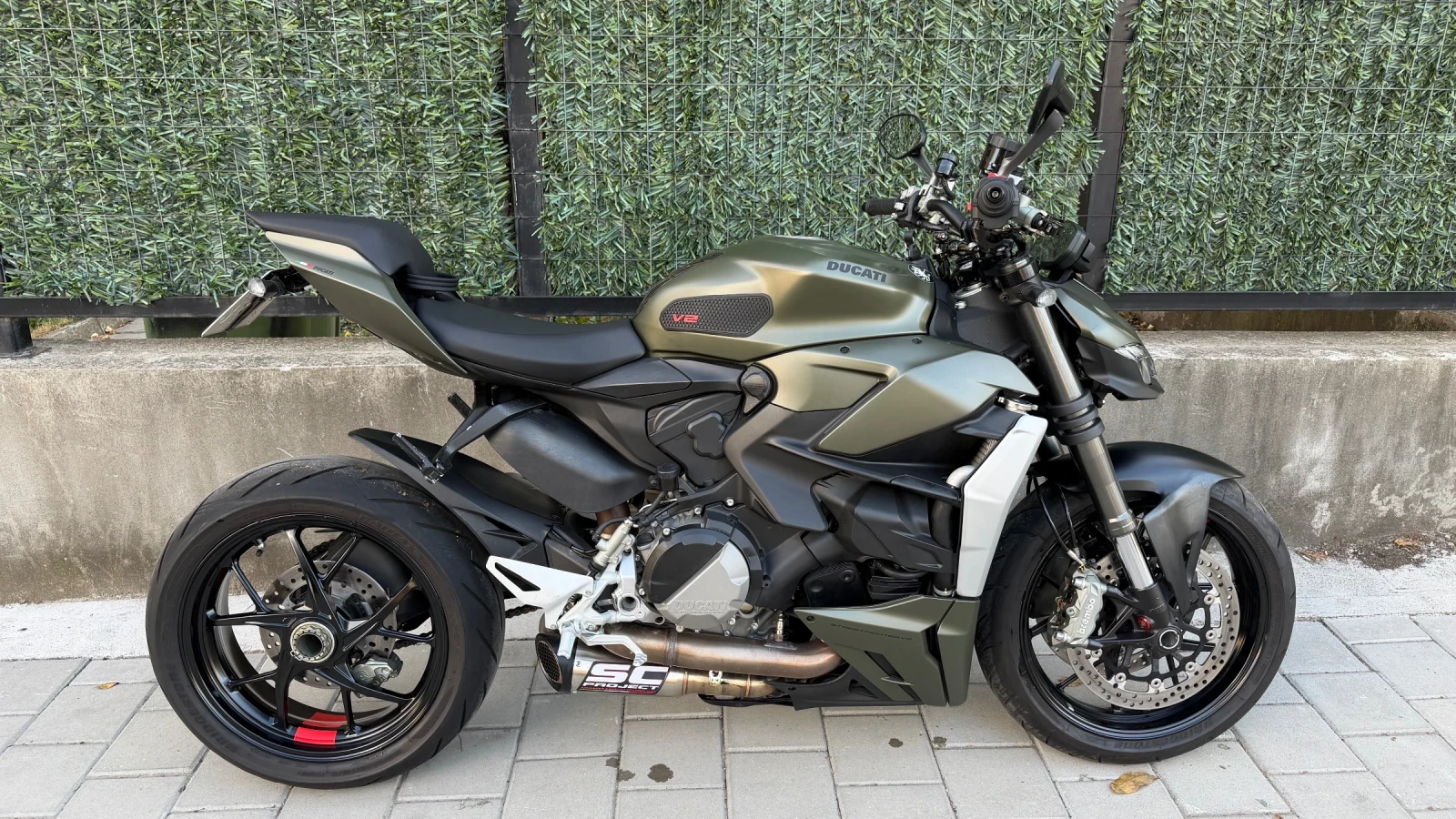 Ducati Streetfighter V2