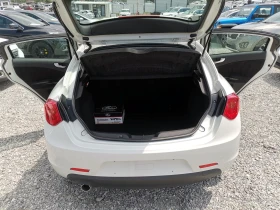 Alfa Romeo Giulietta 1.4Ti 120 ОБСЛУЖЕНА / Реални КМ / 1 СОБСТВЕНИК , снимка 10