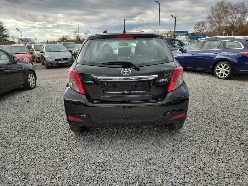 Toyota Yaris 1.0i, снимка 6 - Автомобили и джипове - 39948205