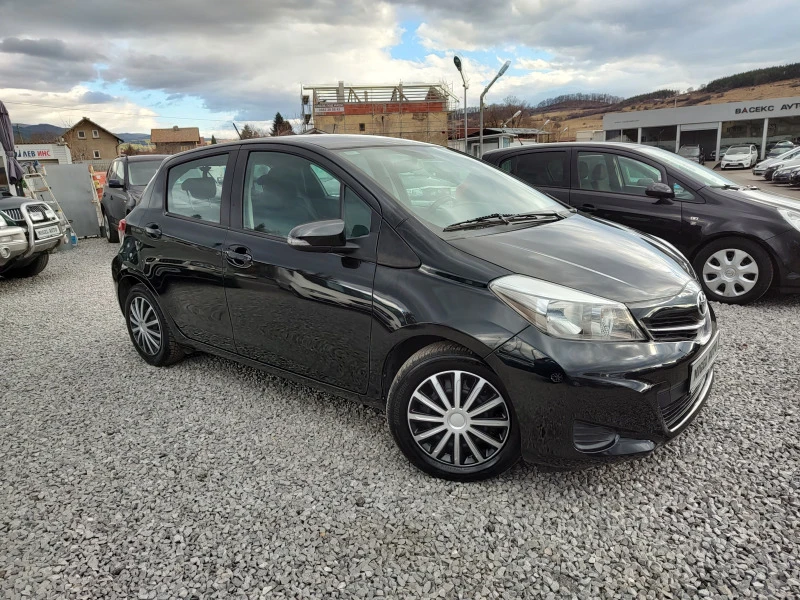 Toyota Yaris 1.0i, снимка 3 - Автомобили и джипове - 39948205