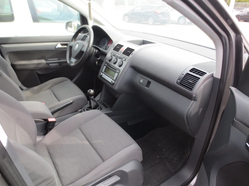 VW Touran 1.6 i * ГАЗ* , снимка 14 - Автомобили и джипове - 47745262