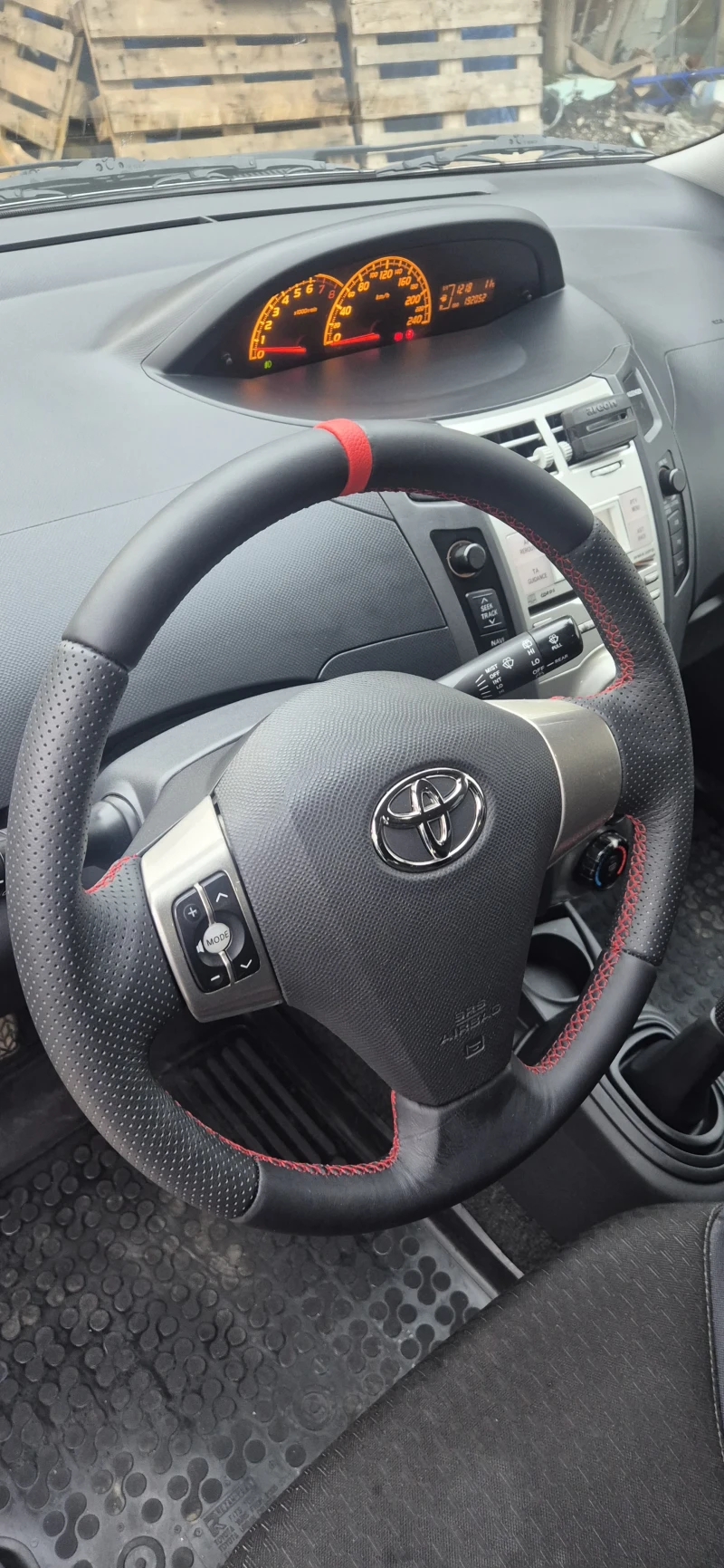 Toyota Yaris 1.8 TS, снимка 9 - Автомобили и джипове - 52858556