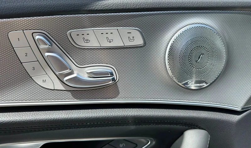 Mercedes-Benz E 63 AMG 4Matic+ , снимка 11 - Автомобили и джипове - 52835921