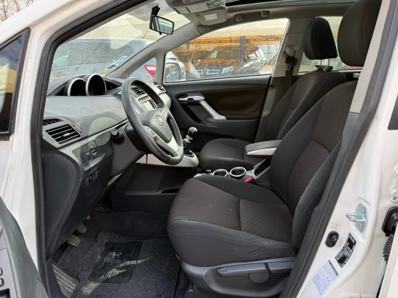 Toyota Verso 2.0 D4D, снимка 9 - Автомобили и джипове - 53495409