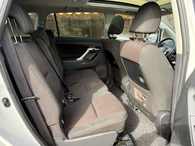 Toyota Verso 2.0 D4D, снимка 15 - Автомобили и джипове - 53495409