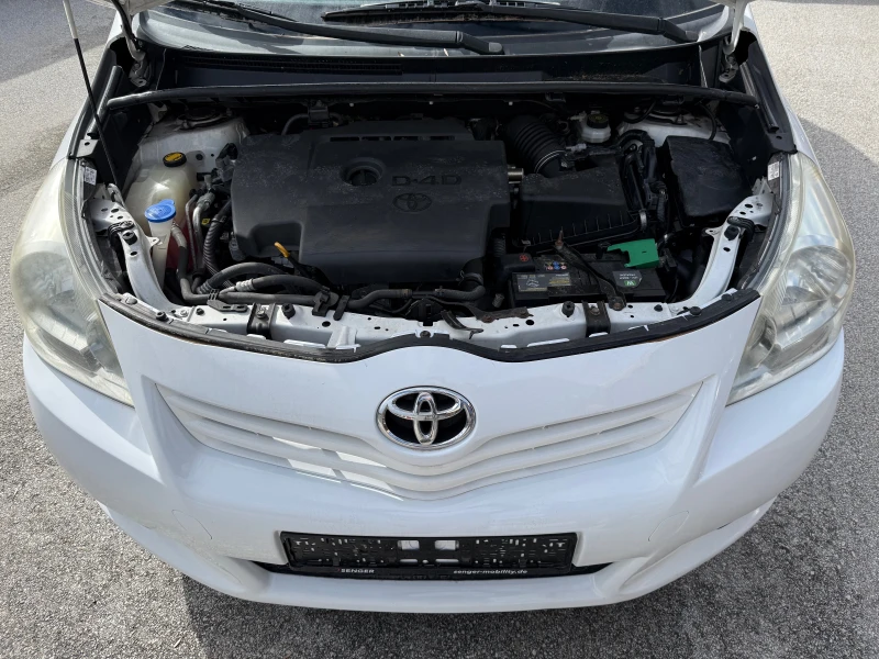 Toyota Verso 2.0 D4D, снимка 8 - Автомобили и джипове - 53495409