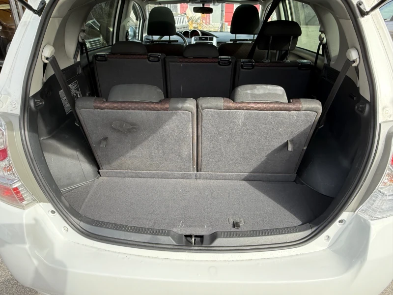 Toyota Verso 2.0 D4D, снимка 17 - Автомобили и джипове - 53495409