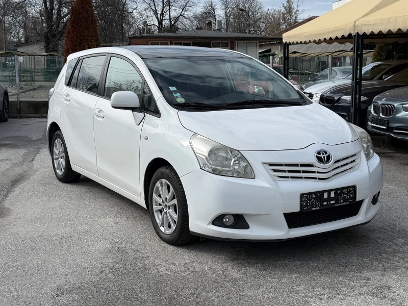 Toyota Verso 2.0 D4D, снимка 3 - Автомобили и джипове - 53495409