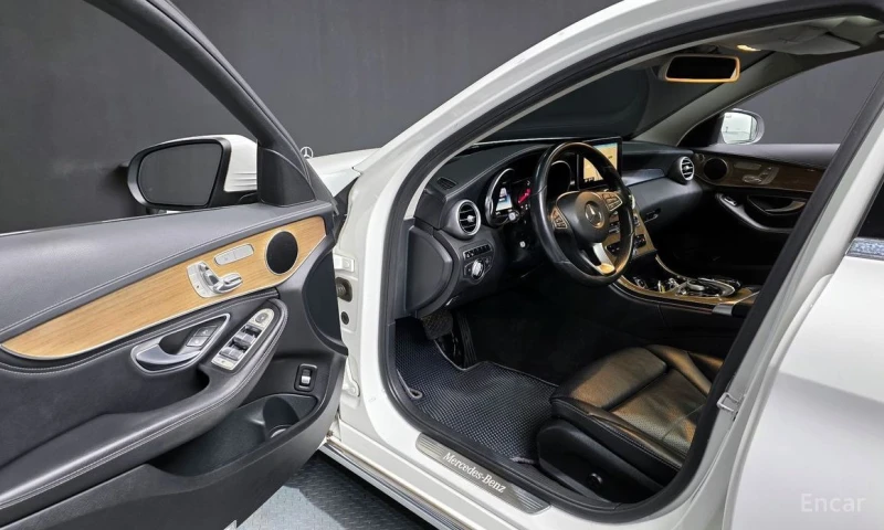 Mercedes-Benz C 220, снимка 10 - Автомобили и джипове - 53563778