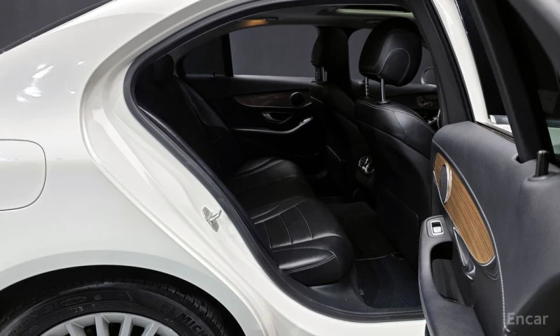 Mercedes-Benz C 220, снимка 12 - Автомобили и джипове - 53563778
