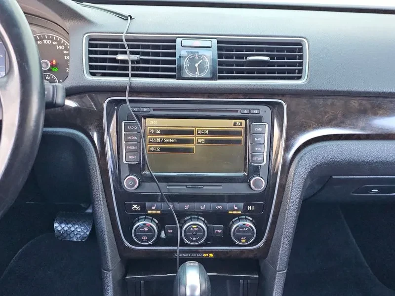 VW Passat 2.0 TDI, снимка 16 - Автомобили и джипове - 54298611