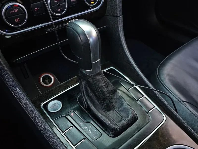 VW Passat 2.0 TDI, снимка 9 - Автомобили и джипове - 54298611