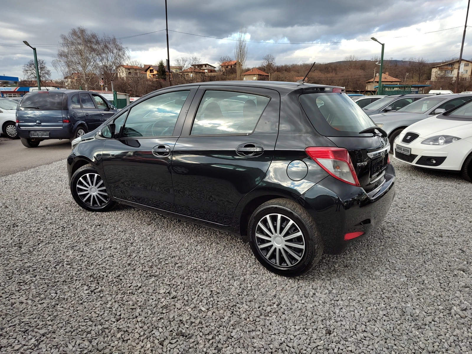 Toyota Yaris 1.0i - изображение 4