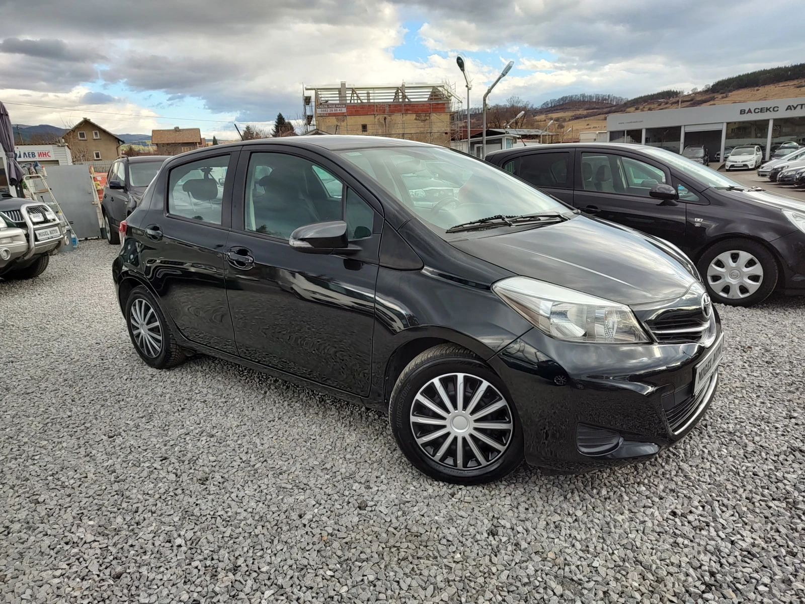 Toyota Yaris 1.0i - изображение 3