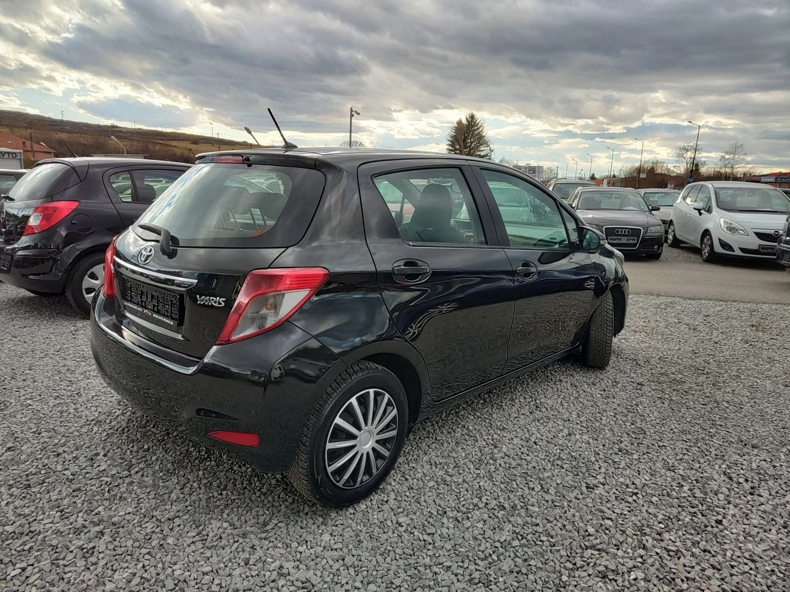 Toyota Yaris 1.0i - изображение 5