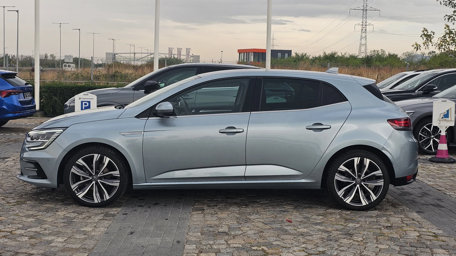 Renault Megane Megane TCe 140 GPF EDC INTENS - изображение 4