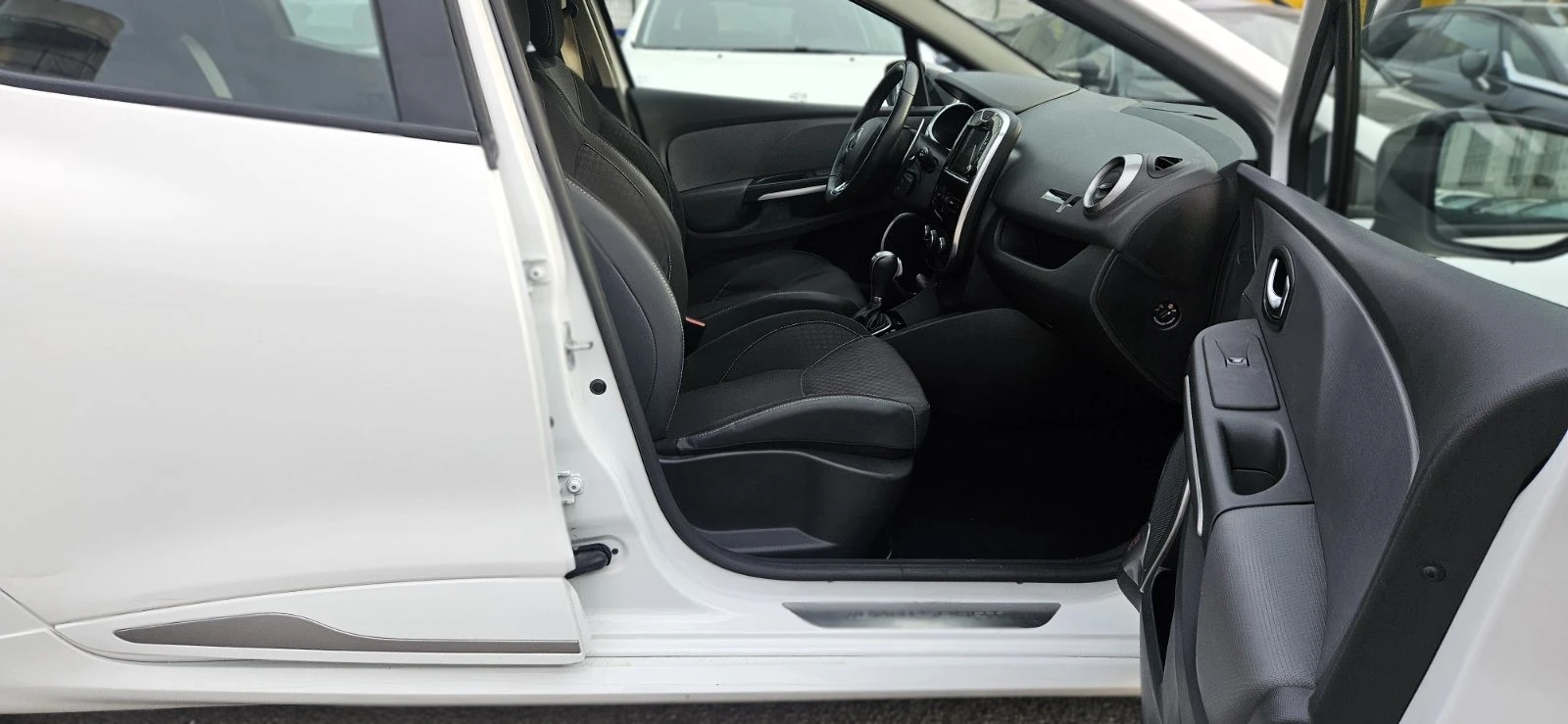 Renault Clio 1.2i GTLine AUTOMATIC, снимка 12 - Автомобили и джипове - 53712955