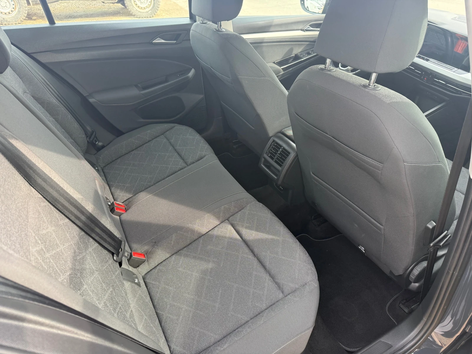 VW Golf 1.5 CNG Автоматик, снимка 15 - Автомобили и джипове - 53726754