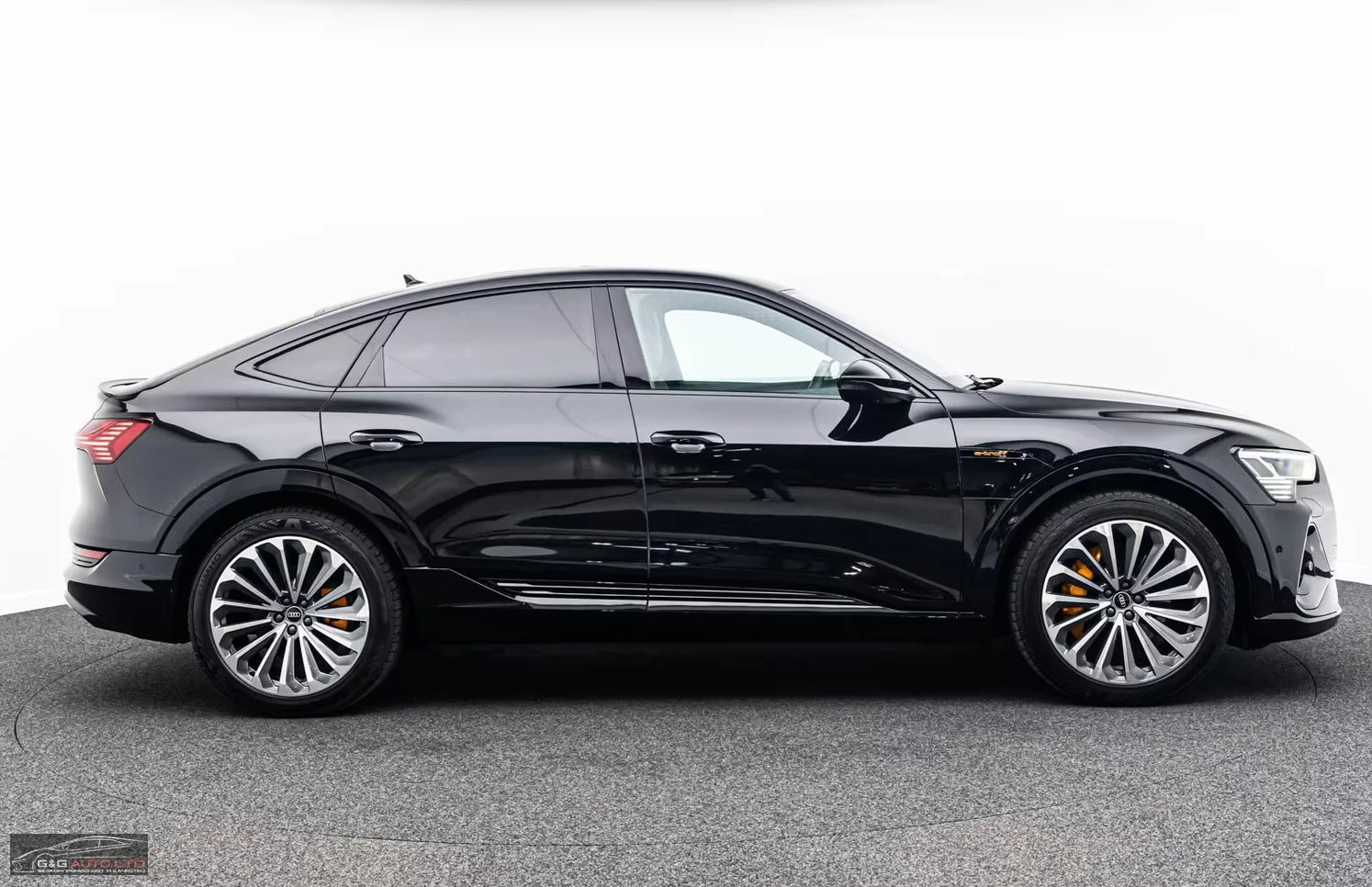 Audi E-Tron SPORTBACK/55/408HP/2XSLINE/4X4/PANO/360/HUD/230z, снимка 7 - Автомобили и джипове - 54038995