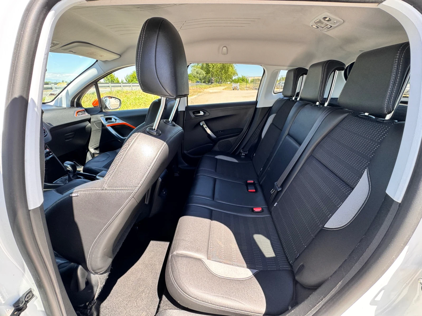 Peugeot 2008 1.6hdi 93kc Urban Cross, снимка 12 - Автомобили и джипове - 54593746