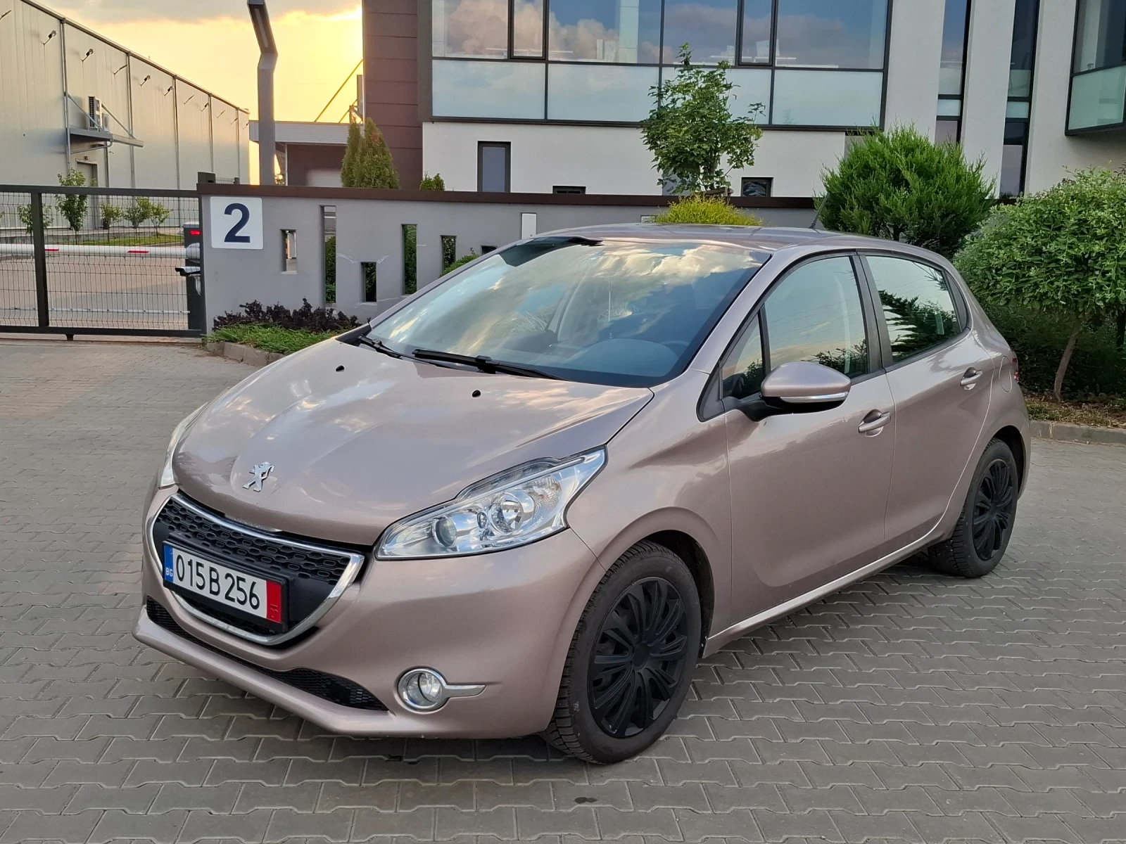Peugeot 208 1.2i* (82кс)* EURO-5* НОВ ВНОС* , снимка 5 - Автомобили и джипове - 55343215